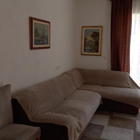 Bugenvilija Duće Buitenkant foto