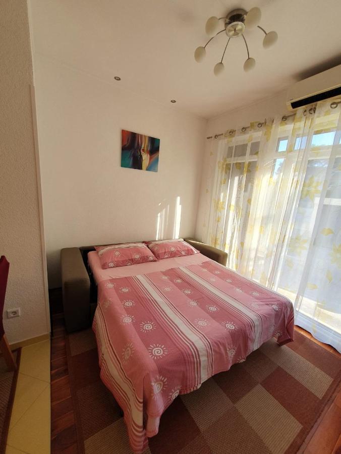 Bugenvilija Duće Buitenkant foto