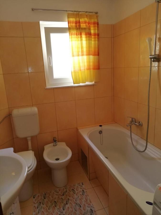 Bugenvilija Duće Buitenkant foto