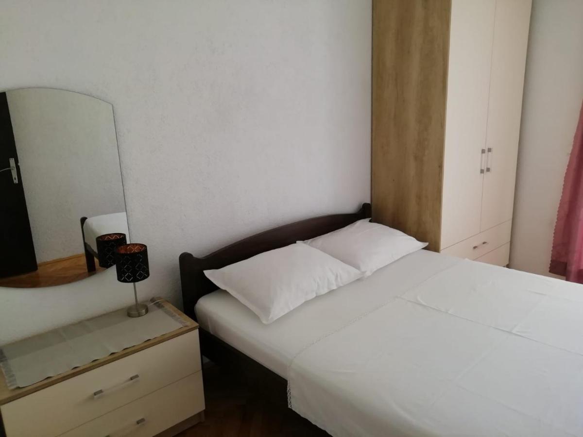 Bugenvilija Duće Buitenkant foto