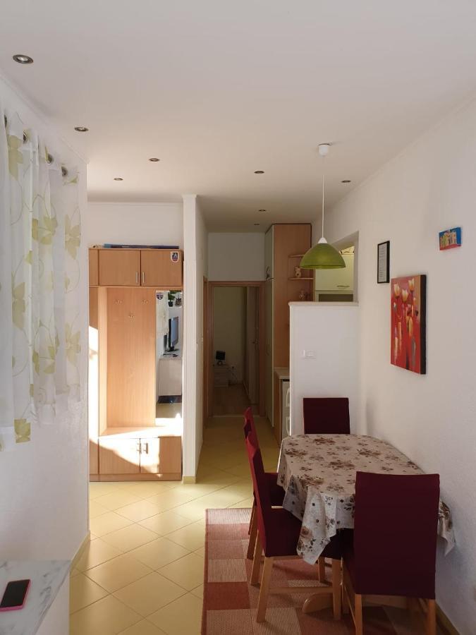 Bugenvilija Duće Buitenkant foto