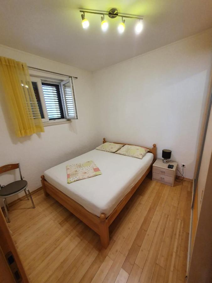 Bugenvilija Duće Buitenkant foto