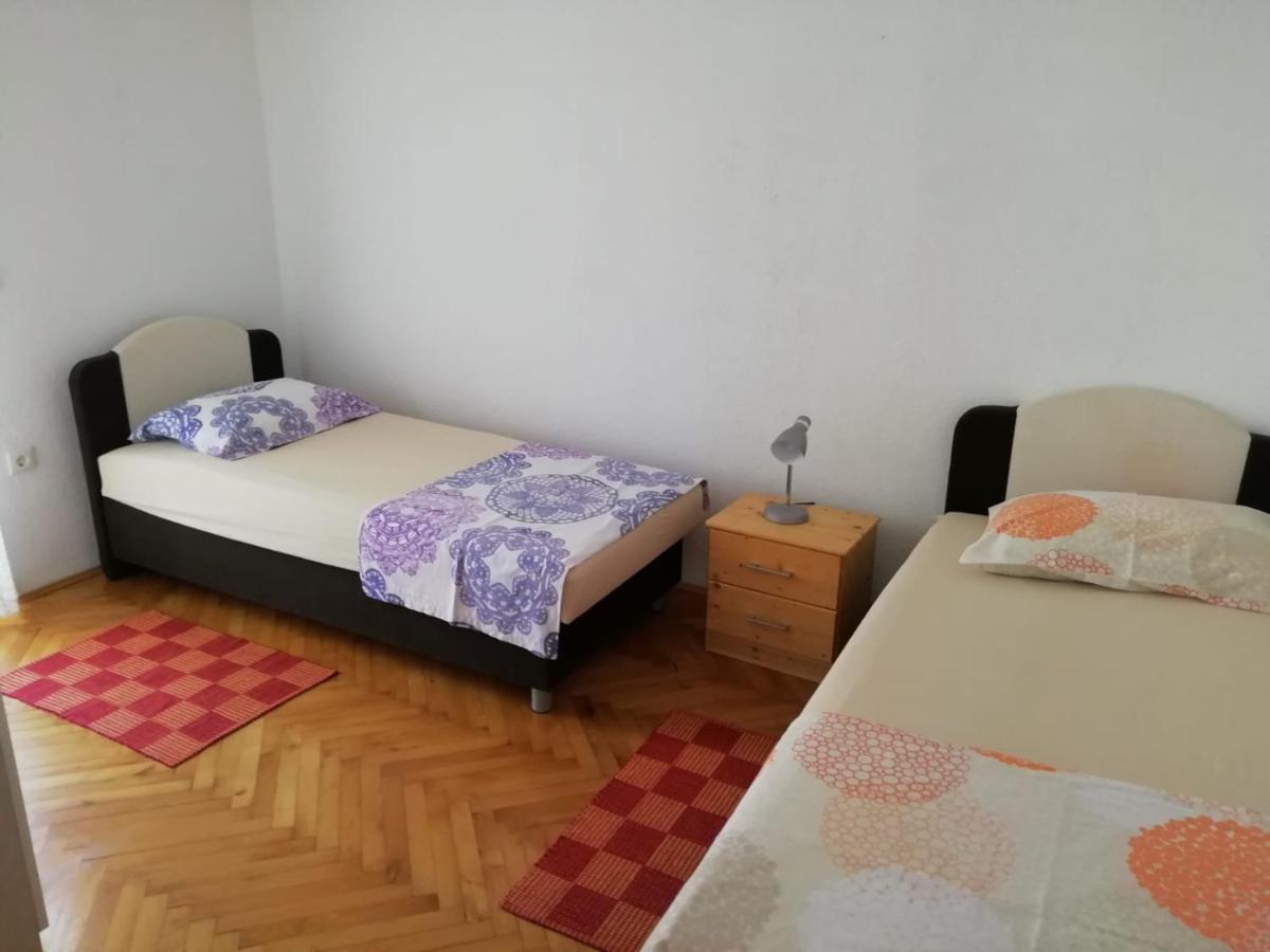 Bugenvilija Duće Buitenkant foto