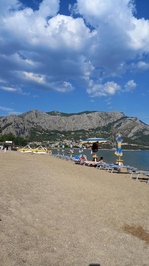 Bugenvilija Duće Buitenkant foto