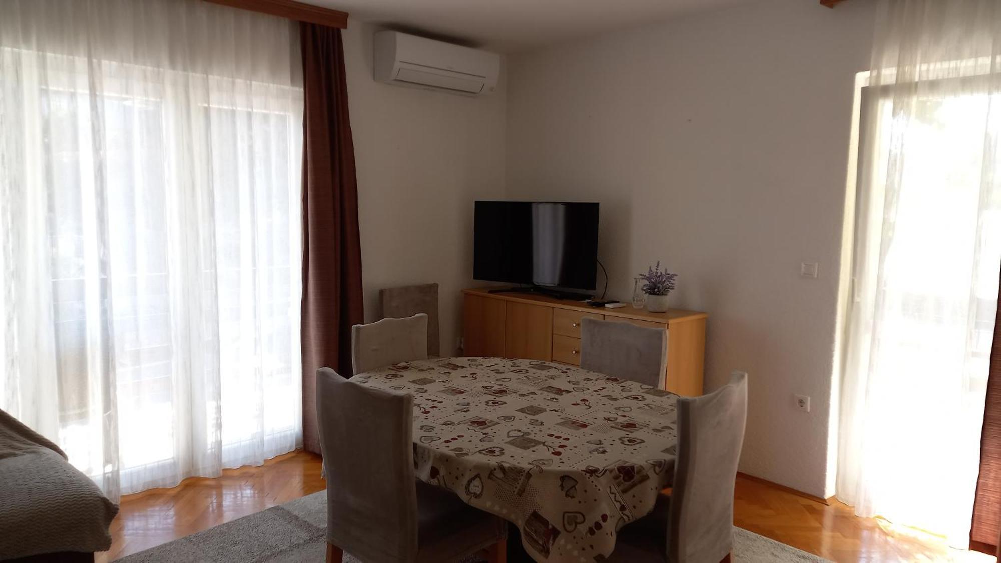 Bugenvilija Duće Buitenkant foto